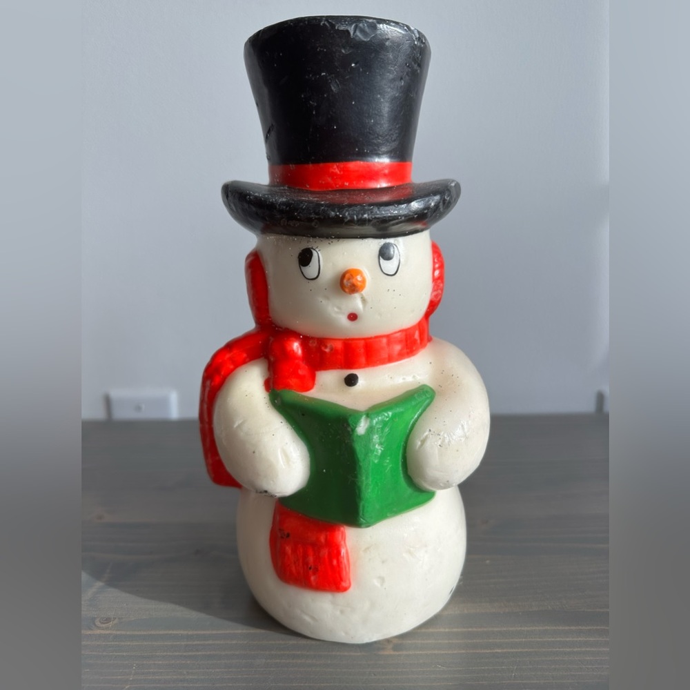 Vintage carolling ☃️ Snowman